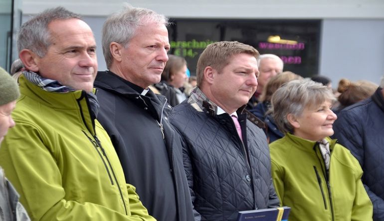 von links im Bild: Senior Michael Guttner, Generalvika Dompropst Msgr. Dr. Engelbert Guggenberger, Bürgermeister Günther Albel, Superintendentialkuratorin Helli Thelesklaf