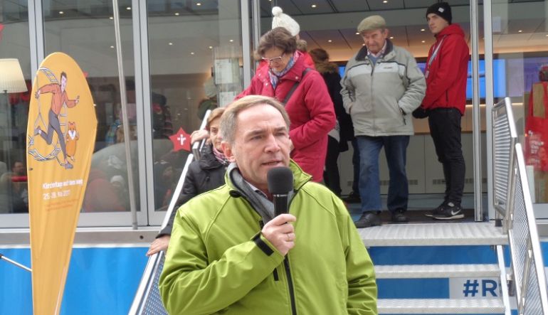 Superintendent Pfr. Mag. Manfred Sauer bei der Ansprache