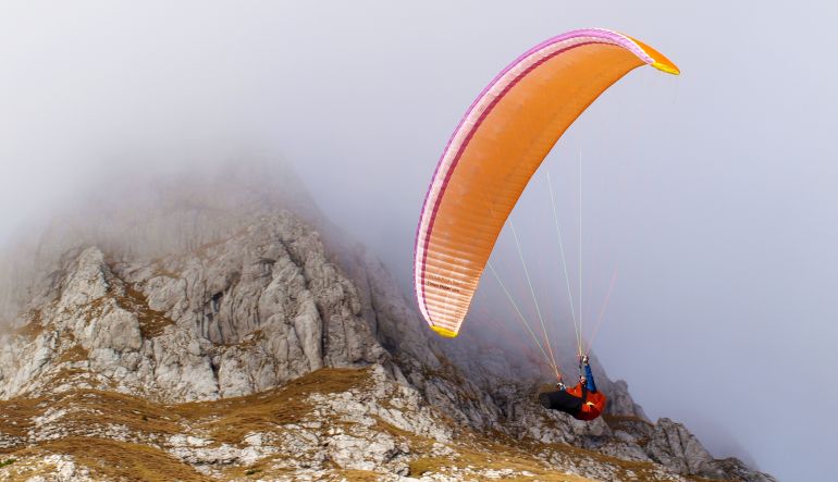 Foto von Timon Weber beim Paragleiten (Foto Nr. 7 privat)